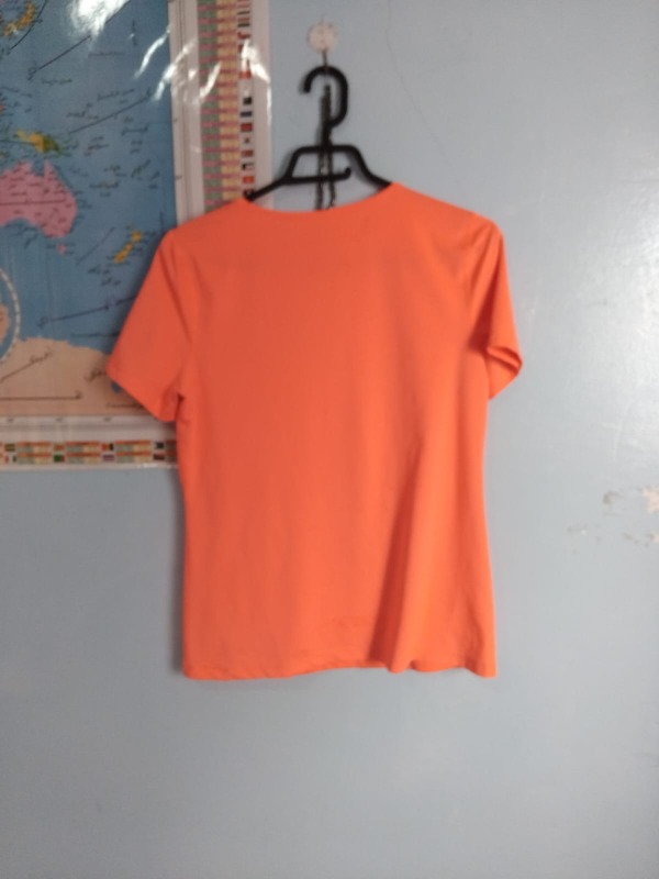 Nike women t-shirt for sale._2