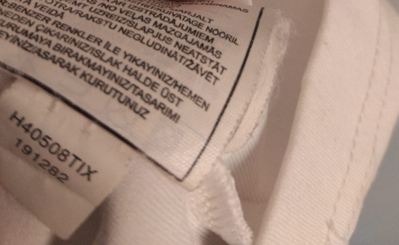 2004-05 Manchester United Nike Training Shirt for sale._3